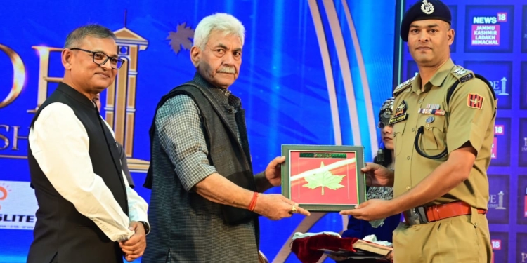 LG Manoj Sinha graced the award ceremony, ‘Pride of J&K’, Organised by Network 18 Group