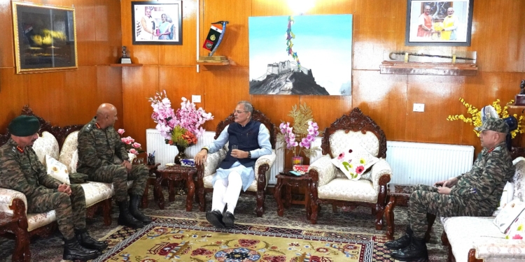GOC-in-C Northern Command calls on LG Ladakh; discusses present situation in Leh