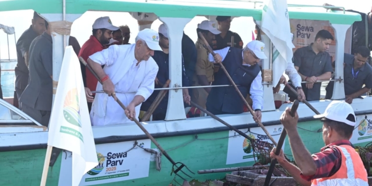 Sewa Parv: Lieutenant Governor joins Dal Lake Cleanliness Drive