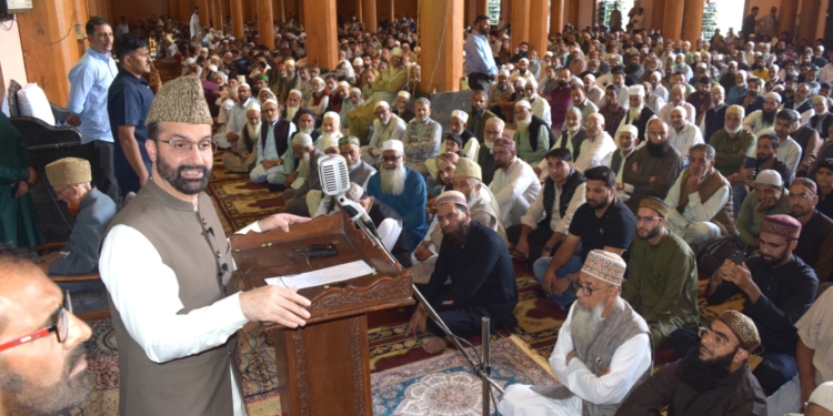 After Three Weeks of Restrictions, Mirwaiz Umar Farooq Addresses Congregation at Jama Masjid