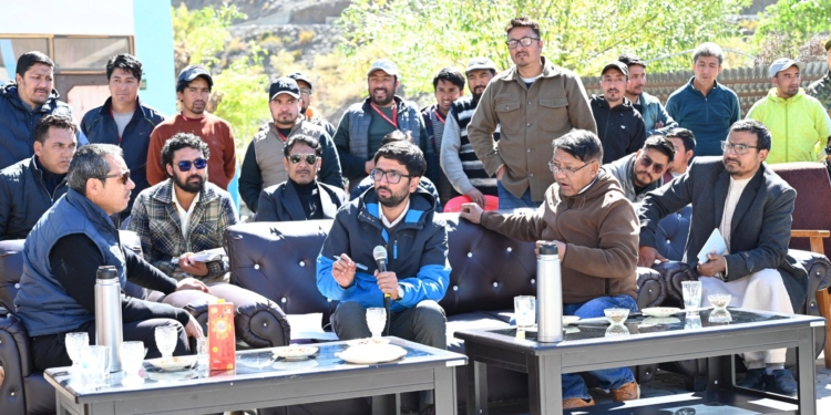 Rakesh Kumar Reviews JJM, PMGSY and Education Works in Kargil; Assures Timely Redressal of Public Issues