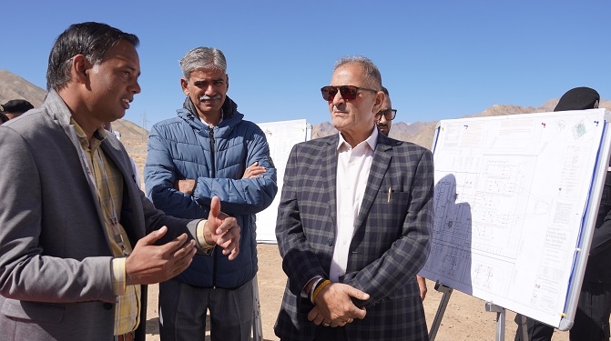 Lt Governor inspects 12 MW Solar Power Project at Phey