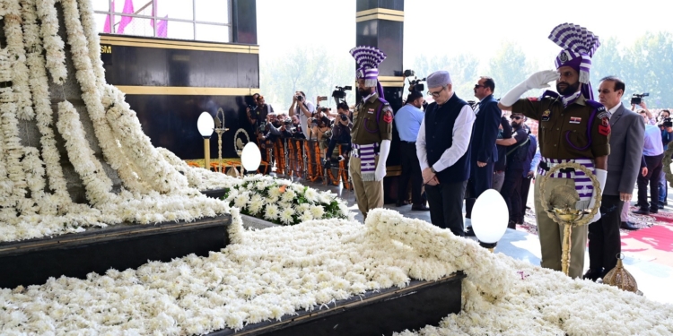 CM Omar Abdullah pays tribute to police martyrs on Commemoration Day at Zewan