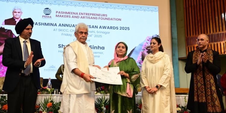Lieutenant Governor felicitates J&K’s Craftspersons at Pashmina Artisan Awards Ceremony at Srinagar