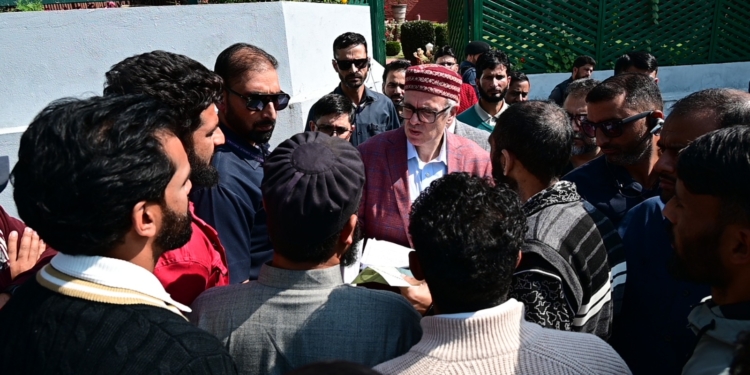 Public delegations, Legislators call on CM at Srinagar Raabita office