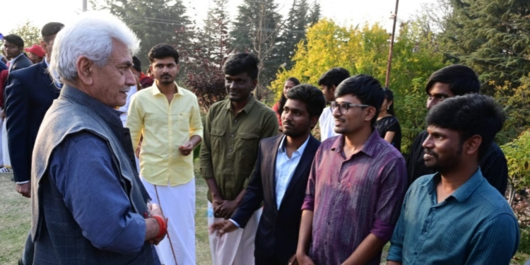 Lieutenant Governor attends the Foundation Day celebration of 13 States and UTs at Raj Bhawan