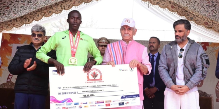 LG Manoj Sinha Felicitates the Winners of Kashmir Marathon-2025