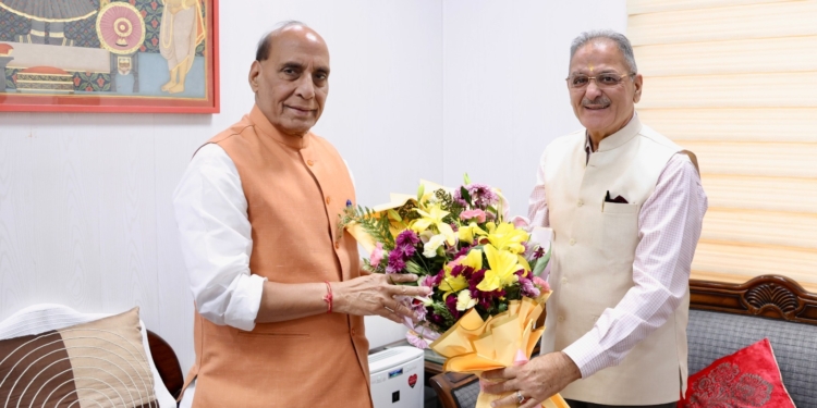 LG Kavinder meets Defence Minister Rajnath Singh in Delhi