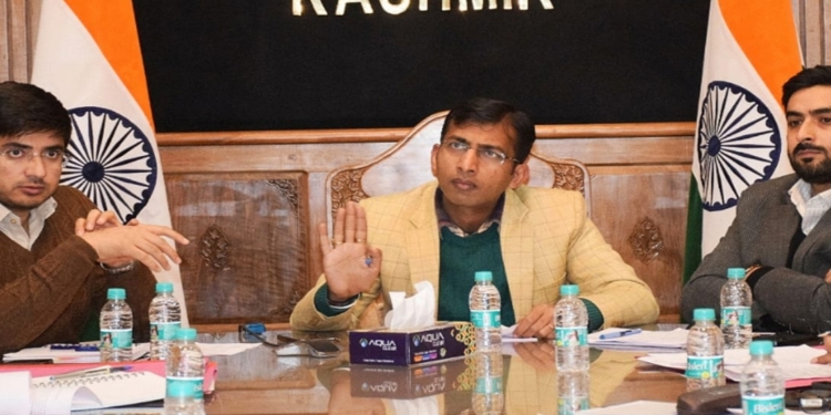 Div Com Kashmir chairs Multi-Disciplinary Committee meeting on Traffic Management