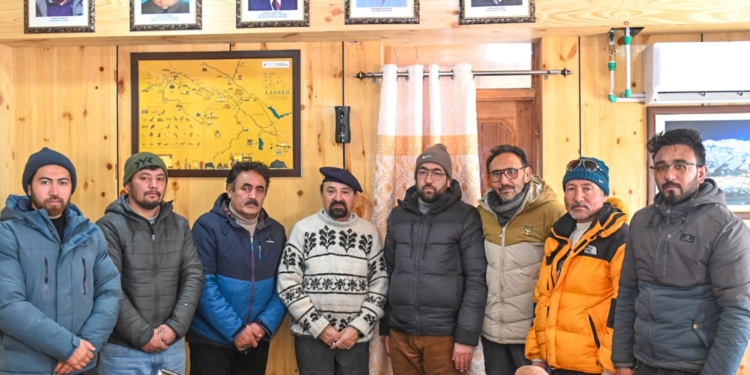 Shargole delegation calls upon CEC Kargil, Dr Jaffer Akhoon