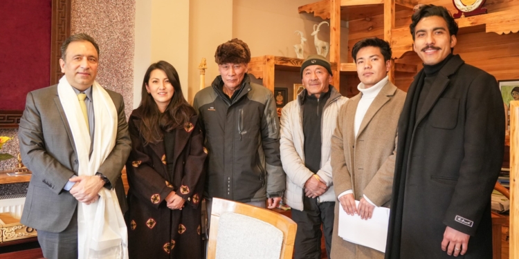 Delegation of ALHGHA calls on Chief Secretary, Ladakh
