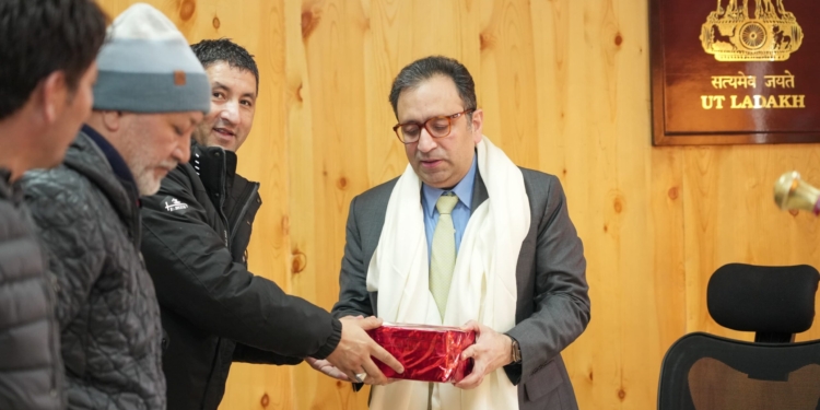 Delegation of Transport Associations calls on Chief Secretary, Ladakh