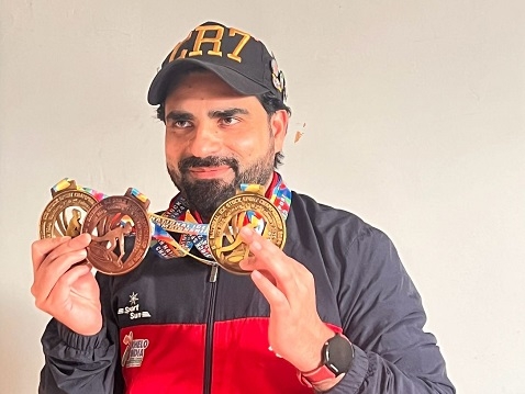 Kashmir’s Icestock Star Shines Again as Faheem Masood Shah Bags Four Medals at Gulmarg Nationals
