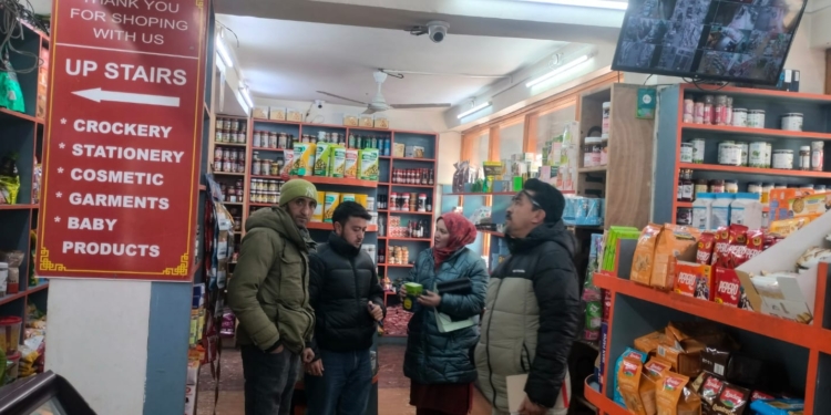 Checking Squad Inspects Kargil Markets, Ensures Compliance with Norms