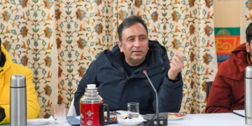 Chief Secretary Ashish Kundra Chairs  Meeting in Zanskar; Emphasizes Convergence, Data-Driven Planning and Tourism Promotion