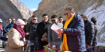 Chief Secretary interacts with public representatives of Singe Lalok at Nyerak Bridge, Reviews Key Developmental Issues