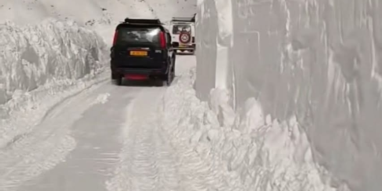Bandipora–Gurez Road thrown open; Vehicles safely reach Gurez