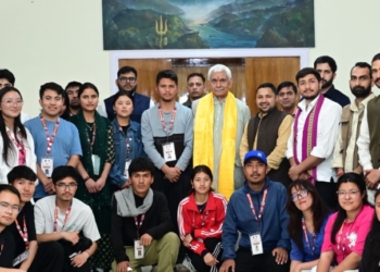 Lieutenant Governor interacts with youth from Ladakh visiting Jammu under ABVP’s Students’ Experience in Regional Understanding (SERU) initiative
