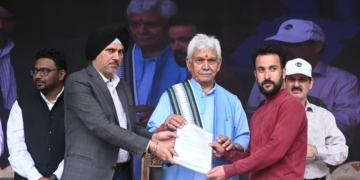 Lieutenant Governor Visits Vibrant Village Trehgam in Kupwara