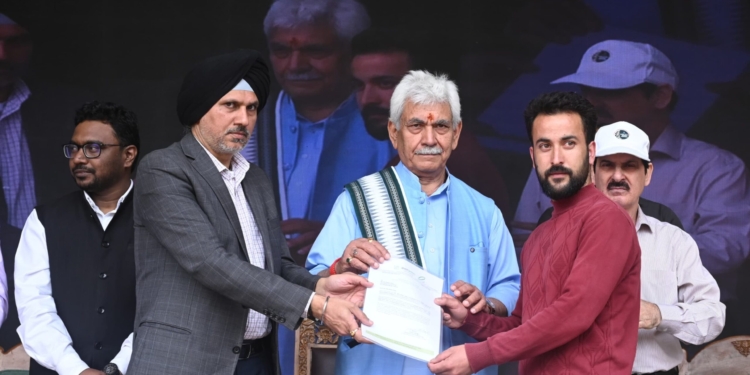 Lieutenant Governor Visits Vibrant Village Trehgam in Kupwara