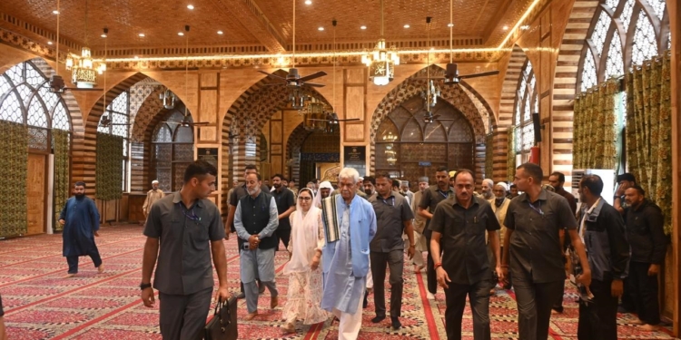Lieutenant Governor visits sacred Hazratbal Shrine; reviews preparations for the upcoming auspicious festival of Eid ul-Adha
