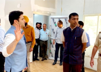 Div Com Kashmir reviews facilities for Yatris at Srinagar Airport