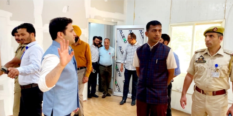 Div Com Kashmir reviews facilities for Yatris at Srinagar Airport