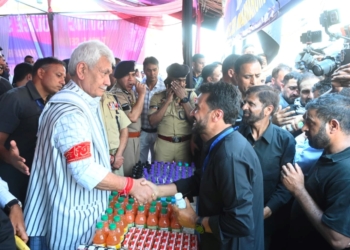 Lieutenant Governor joins Youm-e-Ashura’s Zuljinah procession at Zadibal in Srinagar