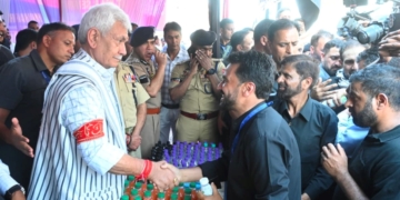 Lieutenant Governor joins Youm-e-Ashura’s Zuljinah procession at Zadibal in Srinagar