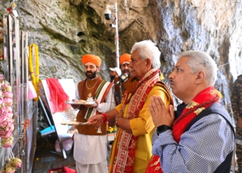 Lieutenant Governor performs the ‘Pratham Puja’ at the Holy Cave