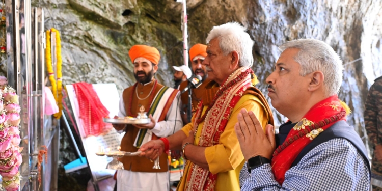 Lieutenant Governor performs the ‘Pratham Puja’ at the Holy Cave