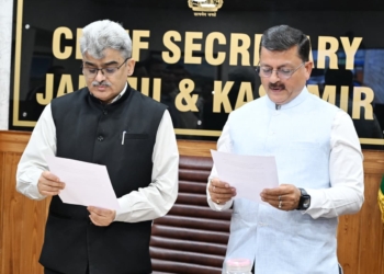 CS administers oath to Manoj Gupta as Member, J&K Water Resources Regulatory Authority