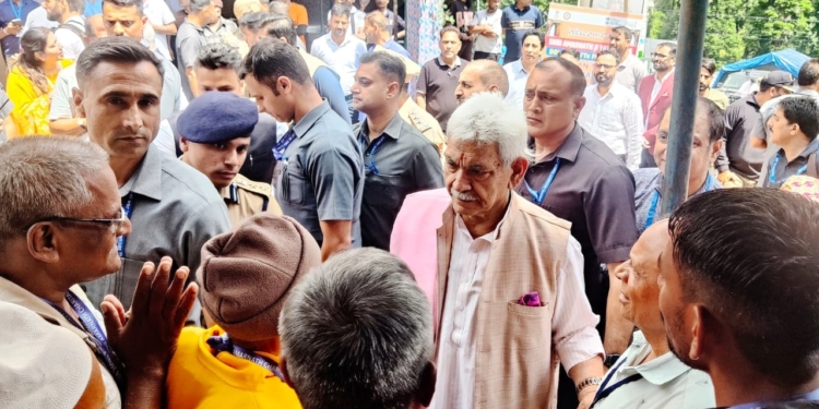 Lieutenant Governor reviewed the ground situation and pilgrim facilities at Chandanwari