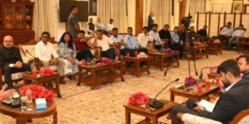 Lieutenant Governor interacts with delegation of media representatives from Mumbai