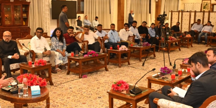 Lieutenant Governor interacts with delegation of media representatives from Mumbai